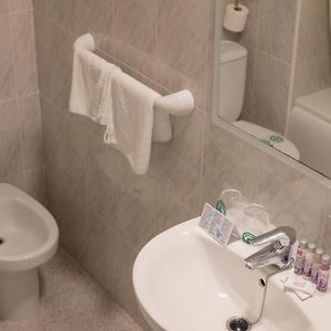 Habitación Básica con 2 Camas Individuales